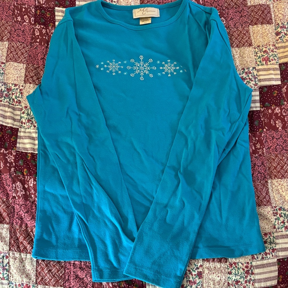 Women’s tee shirt, long sleeve, small ❄️